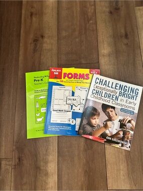 Challenging Exceptionally Bright Children - Educational Book (Blue/White)